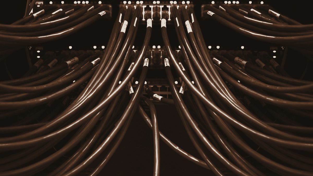 Symmetric bundles of data-center cabling converging